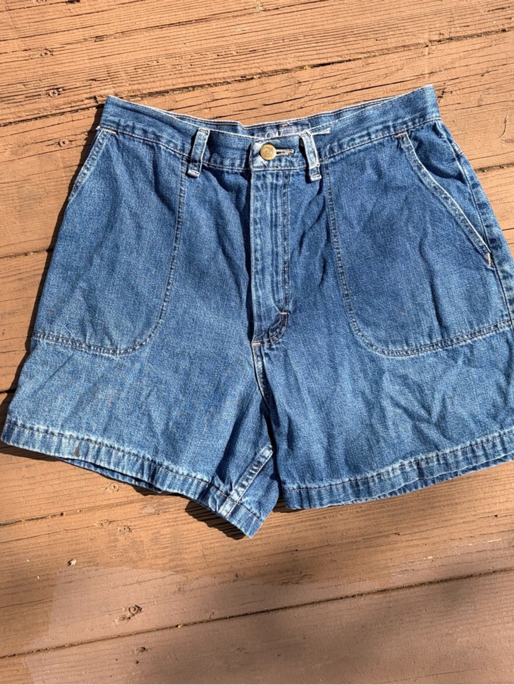Vintage 90’s Wrangler High-Waist Denim Shorts in Medium Blue
